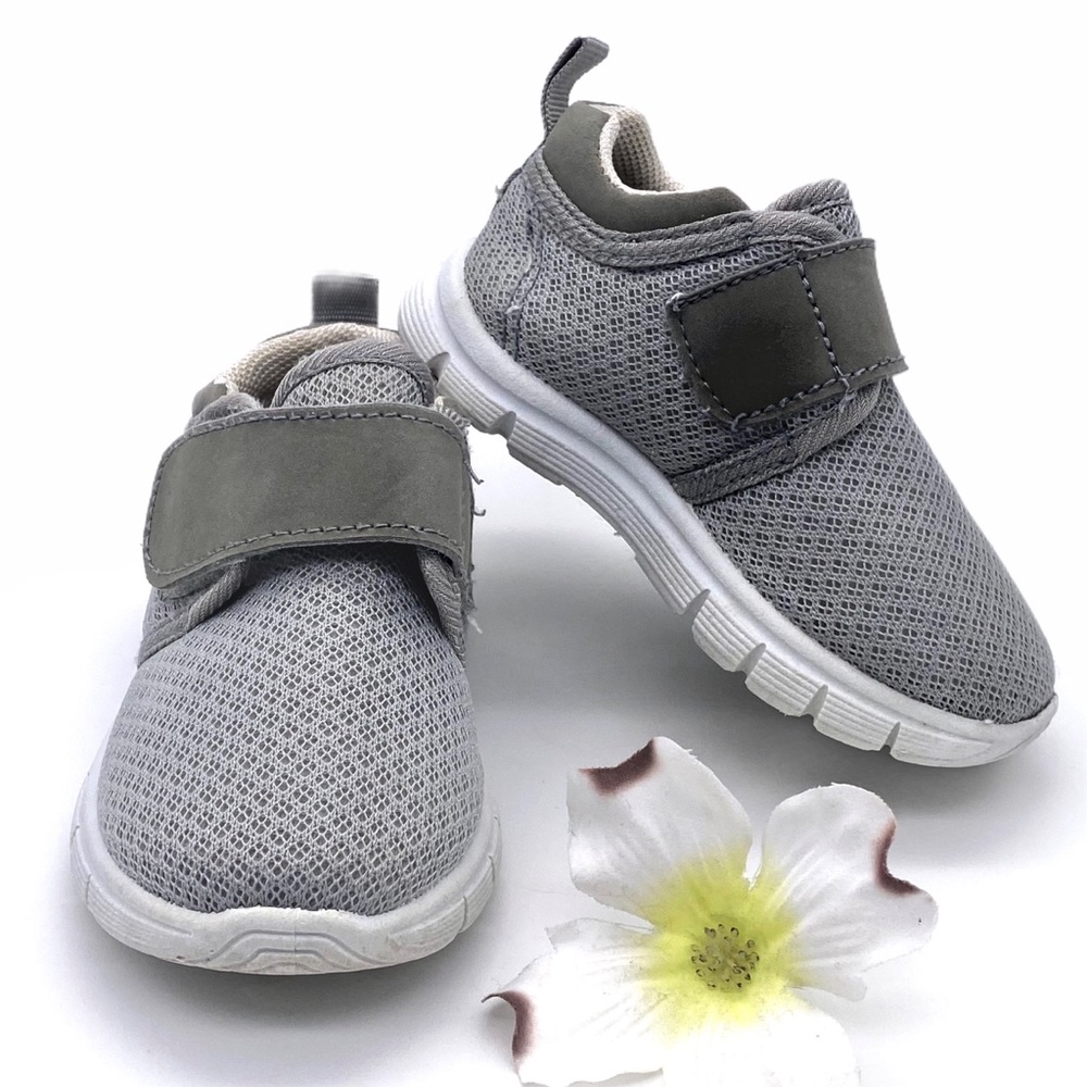 VGUC Little Star Gray Contrast Band Sneakers, 4